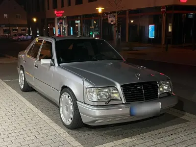 Gebraucht Mercedes E220 150 PS (110 kW) 1994 Silber Limousine