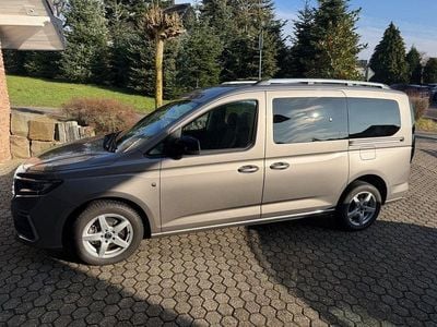 Grau Gebraucht 2023 Ford Tourneo Titanium Van / Kleinbus | 30.900 € (Fairer Preis)