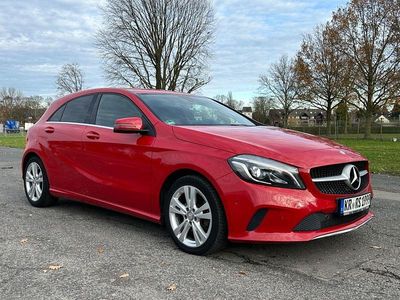 Gebraucht Mercedes A200 136 PS (100 kW) 2016 Rot Limousine