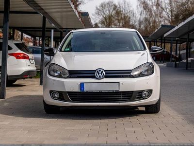 Gebraucht VW Golf VII Match 122 PS (89 kW) 2012 Weiß Limousine