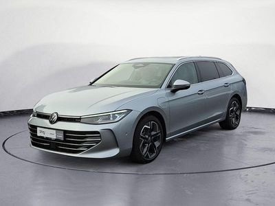Gebraucht VW Passat Elegance 177 PS (130 kW) 2025 Oyster silver metallic Kombi
