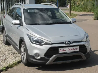 Gebraucht Hyundai i20 Active 101 PS (74 kW) 2016 Silber Limousine