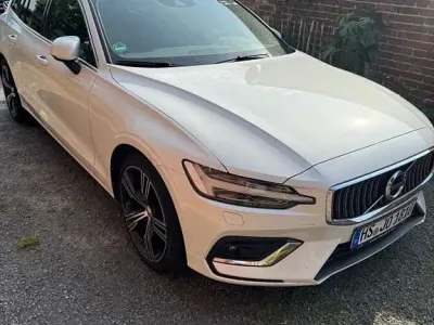 Gebraucht Volvo V60 Inscription 150 PS (110 kW) 2020 Weiß Kombi