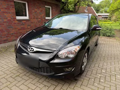 Gebraucht Hyundai i30 Comfort 126 PS (92 kW) 2012 Schwarz Limousine