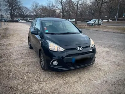 Gebraucht Hyundai i10 67 PS (49 kW) 2014 Schwarz Kleinwagen