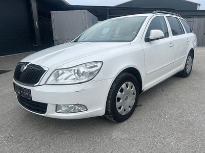 Gebraucht Skoda Octavia Elegance 122 PS (89 kW) 2009 Weiß Kombi
