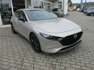 Neu Mazda 3 Nagisa 140 PS (102 kW) 2026 Platinum quartz m Limousine