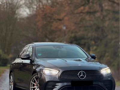 Schwarz Gebraucht 2020 Mercedes E220 AMG Limousine | 27.000 € (Fairer Preis)