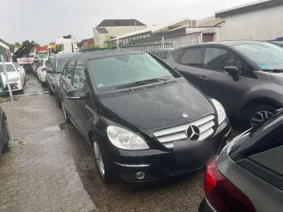 Gebraucht Mercedes B180 109 PS (80 kW) 2011 Schwarz Kleinwagen