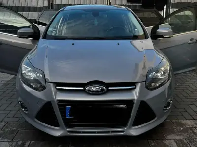 Gebraucht Ford Focus 95 PS (69 kW) 2014 Grau Kombi