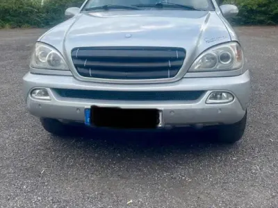 Gebraucht Mercedes ML270 163 PS (119 kW) 2002 Silber SUV