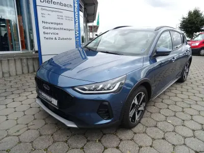 Gebraucht Ford Focus Active X 155 PS (114 kW) 2023 Chromablau metallic Limousine
