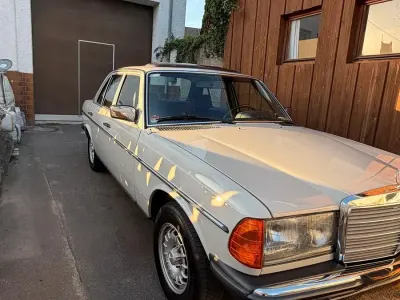 Gebraucht Mercedes 300 88 PS (64 kW) 1980 Grau Limousine