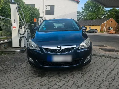 Gebraucht Opel Astra 116 PS (85 kW) 2010 Blau Limousine