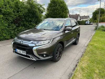Begagnad Mitsubishi Outlander Diamant Edition 150 HK (110 kW) 2019 Brun SUV