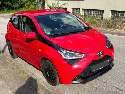 Używany Toyota Aygo X-play 72 KM (52 kW) 2021 Czerwony Hatchback