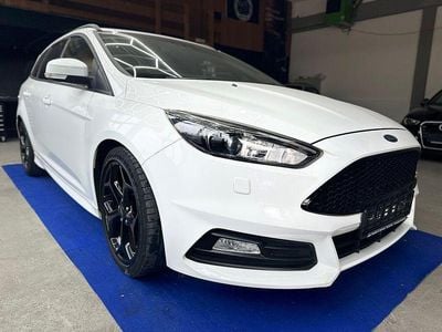 Weiß Gebraucht 2018 Ford Focus ST Limousine | 11.690 € (Guter Preis)