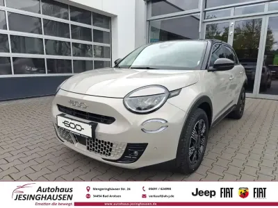 Neu Fiat 600 La Prima 114 kW (156 PS) 2026 Cappuccino beige dach schwarz SUV