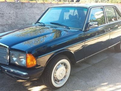 Gebraucht Mercedes 200 60 PS (44 kW) 1977 Blau Limousine
