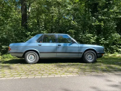 Gebraucht BMW 520 129 PS (94 kW) 1987 Blau Limousine