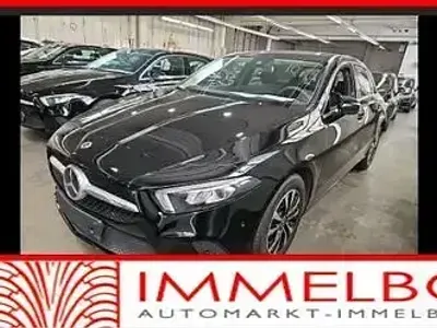 Używany Mercedes A180 225 KM (165 kW) 2023 Czarny Sedan/Limuzyna