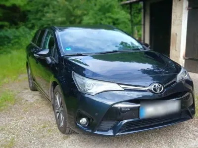 Gebraucht Toyota Avensis Edition-S 147 PS (108 kW) 2016 Blau Kombi