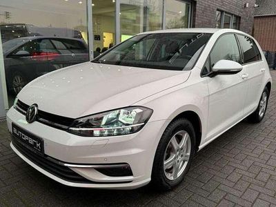 Weiss Gebraucht 2018 VW Golf VII Limousine | 14.999 € (Guter Preis)