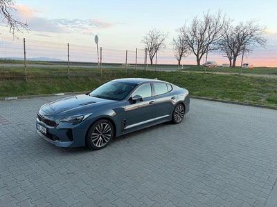 Second-hand Kia Stinger GT-Line 200 CP (147 kW) 2018 Albastru Hatchback