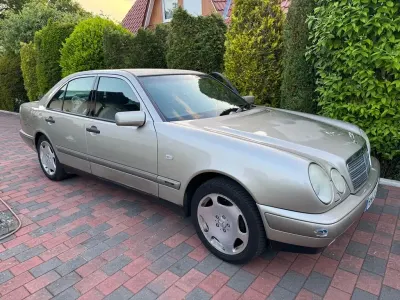 Gebraucht Mercedes E240 Classic 170 PS (125 kW) 1998 Silber Limousine