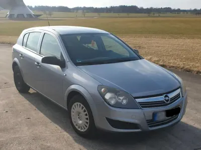 Usado Opel Astra 90 HP (66 kW) 2009 Cinzento Sedan