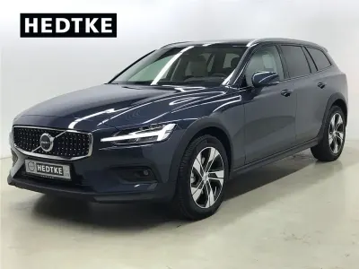 Gebraucht Volvo V60 CC Ultimate 197 PS (144 kW) 2023 Denim blue / Kombi
