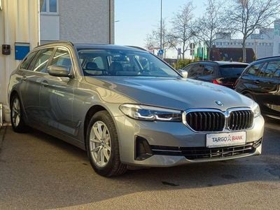 Grau Gebraucht 2022 BMW 530 Kombi | 31.950 € (Guter Preis)