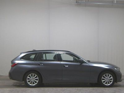 Grau Gebraucht 2021 BMW 320 Sport Line Kombi | 18.480 € (Guter Preis)