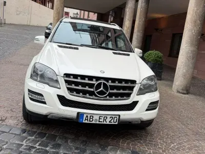 Używany Mercedes ML300 Edition 204 KM (150 kW) 2011 Biały SUV