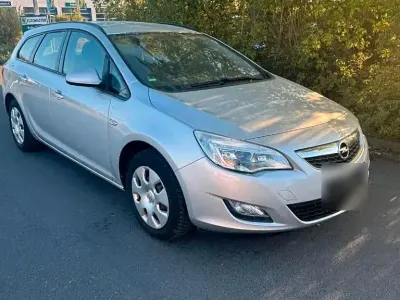 Gebraucht Opel Astra 104 PS (76 kW) 2011 Silber Kombi