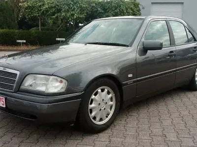 Gebraucht Mercedes C180 122 PS (89 kW) 1996 Grau Limousine