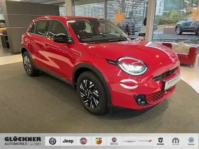 Gebraucht Fiat 600E Red 114 kW (156 PS) 2024 Rot Limousine