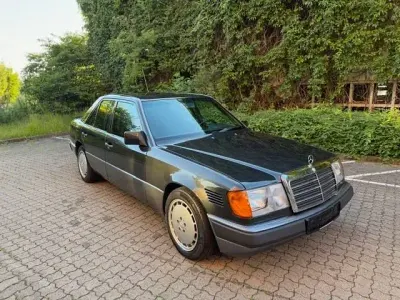 Gebraucht Mercedes 300 147 PS (108 kW) 1992 Schwarz Limousine