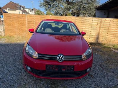 Gebraucht VW Golf VI Team 105 PS (77 kW) 2010 Rot Kleinwagen