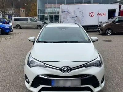 Gebraucht Toyota Avensis Edition-S 143 PS (105 kW) 2018 Weiß Kombi