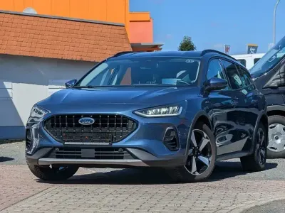 Gebraucht Ford Focus Active X 116 PS (85 kW) 2024 Chrome blue metallic Kombi
