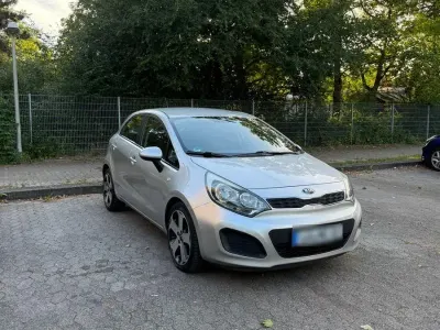 Gebraucht Kia Rio DREAM-TEAM Edition 86 PS (63 kW) 2013 Silber Kleinwagen