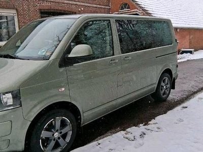 Käytetty VW Multivan 150 HP (110 kW) 2010 Vihreä Tila-auto