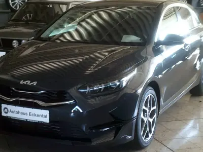 Neu Kia Ceed 140 PS (102 kW) 2025 Grau Kleinwagen