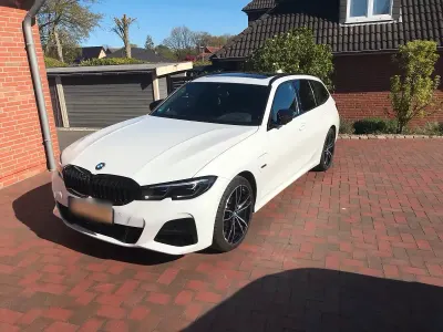 Begagnad BMW 330e Shadowline 292 HK (214 kW) 2022 Vit Kombi