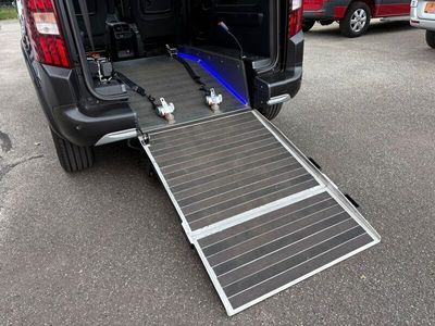 Gebraucht Peugeot Rifter Allure 131 PS (96 kW) 2019 Blau Van / Kleinbus