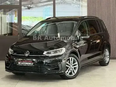 Gebraucht VW Touran Highline 150 PS (110 kW) 2025 Deep black perleffekt Van / Kleinbus