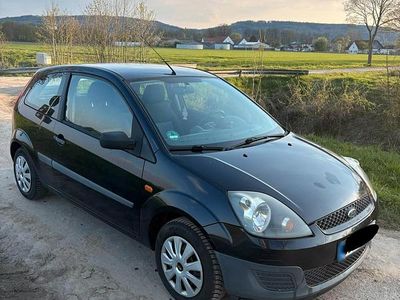 Second-hand Ford Fiesta 60 CP (44 kW) 2006 Albastru Hatchback