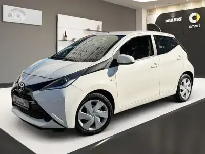 Brugt Toyota Aygo X-play 69 HK (50 kW) 2017 Hvid Hatchback