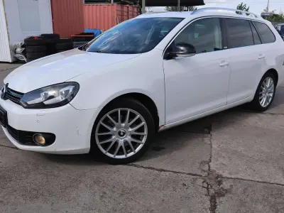 Gebraucht VW Golf VI Style 140 PS (102 kW) 2011 Candyweiß Kleinwagen